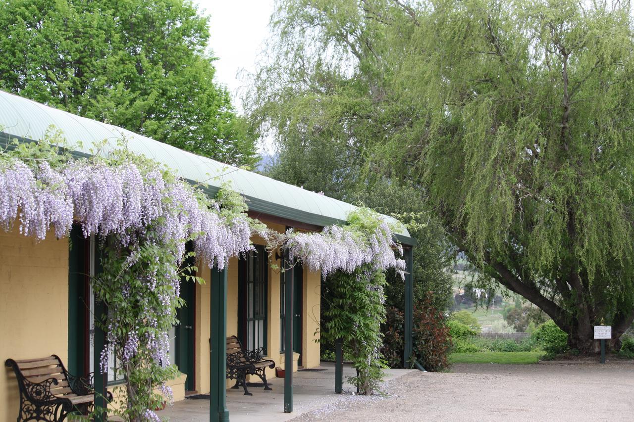 Omeo Motel Экстерьер фото