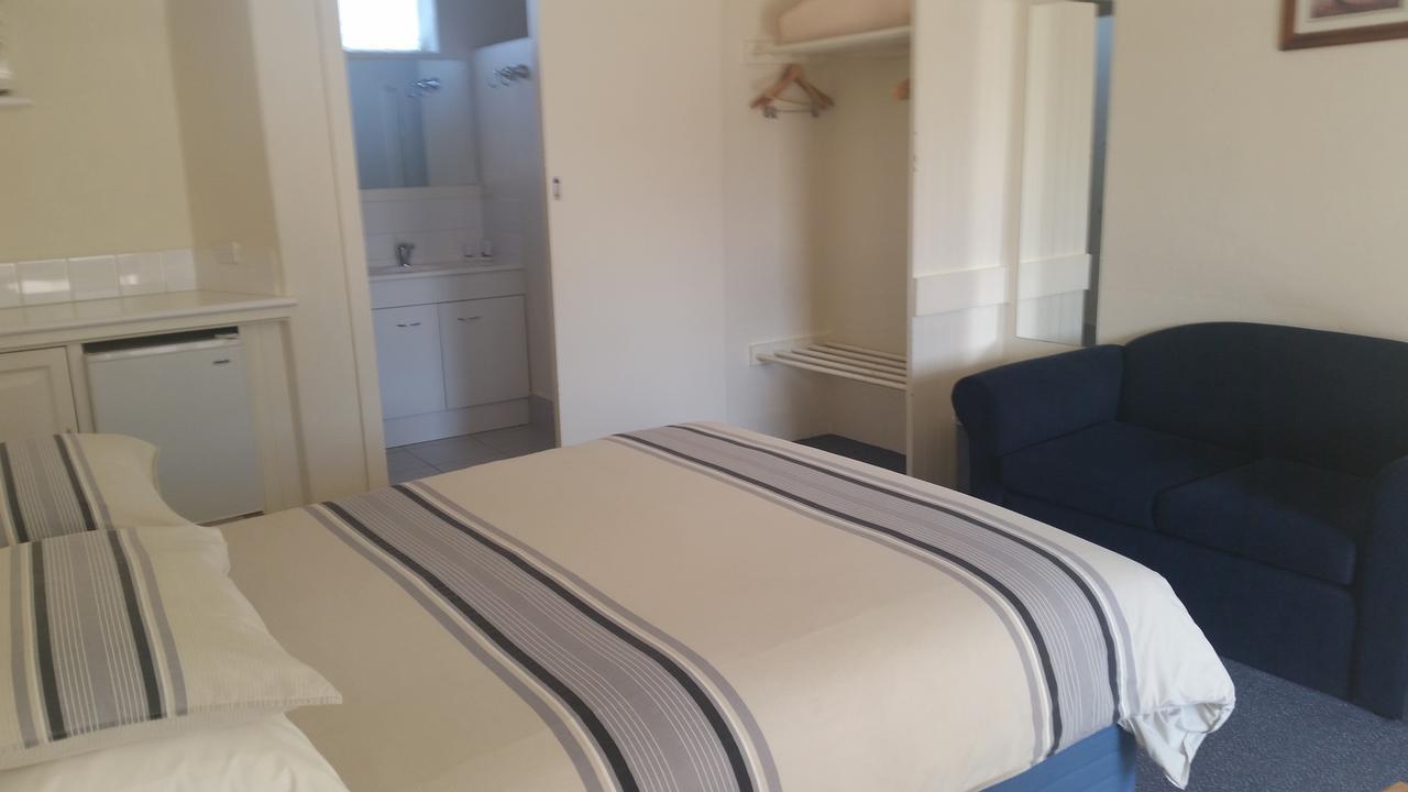 Omeo Motel Экстерьер фото