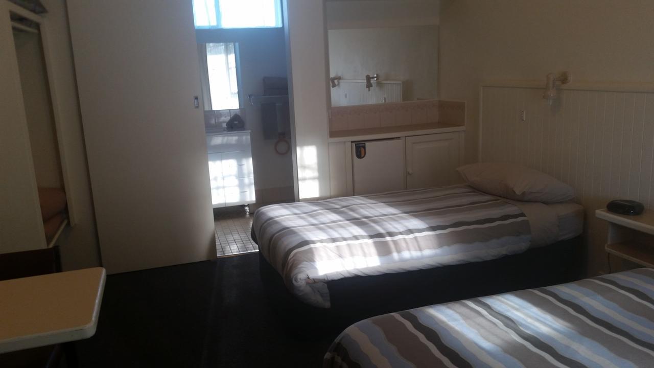 Omeo Motel Экстерьер фото