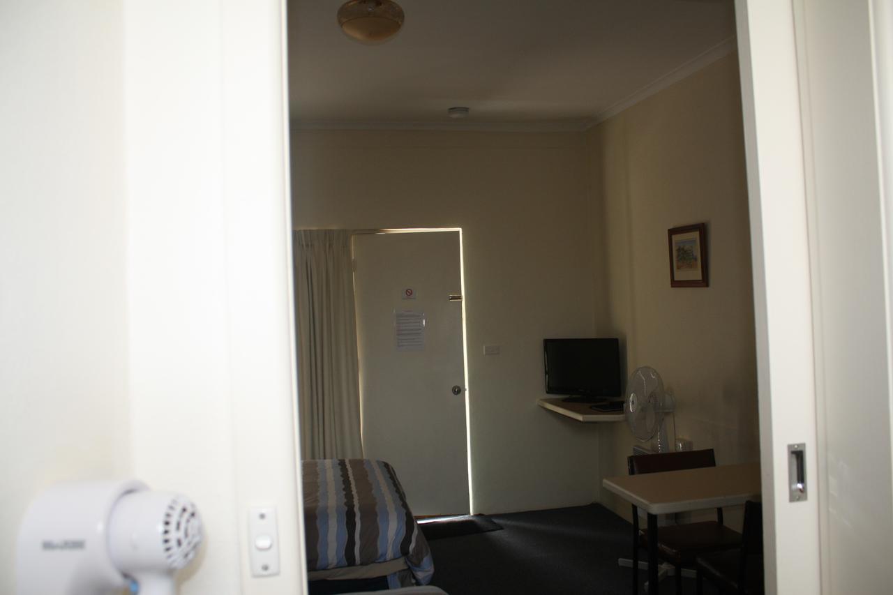 Omeo Motel Экстерьер фото